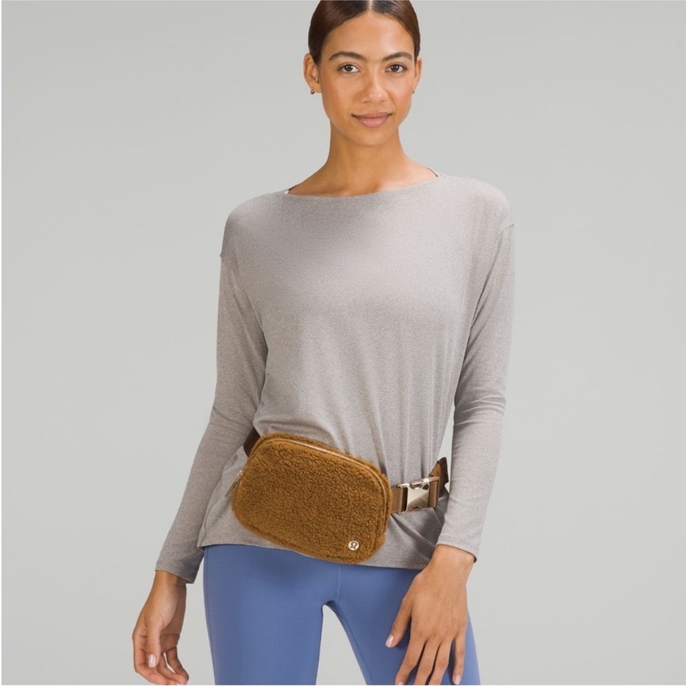 NWT FLEECE EVERYWHERE BELT BAG